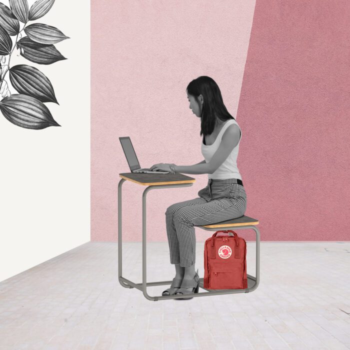 Colagem Módulo G humanizado com mulher adulta sentada usando notebook com mochila vermelha embaixo do banco